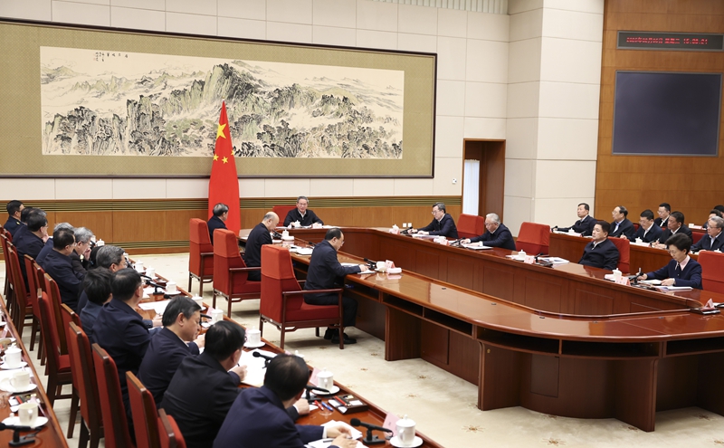 李強(qiáng)主持召開國務(wù)院第七次全體會議 討論《政府工作報告》稿并對開年工作進(jìn)行動員